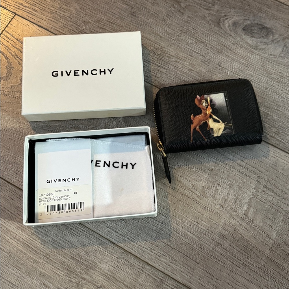 Givenchy
Women's Black Wallet